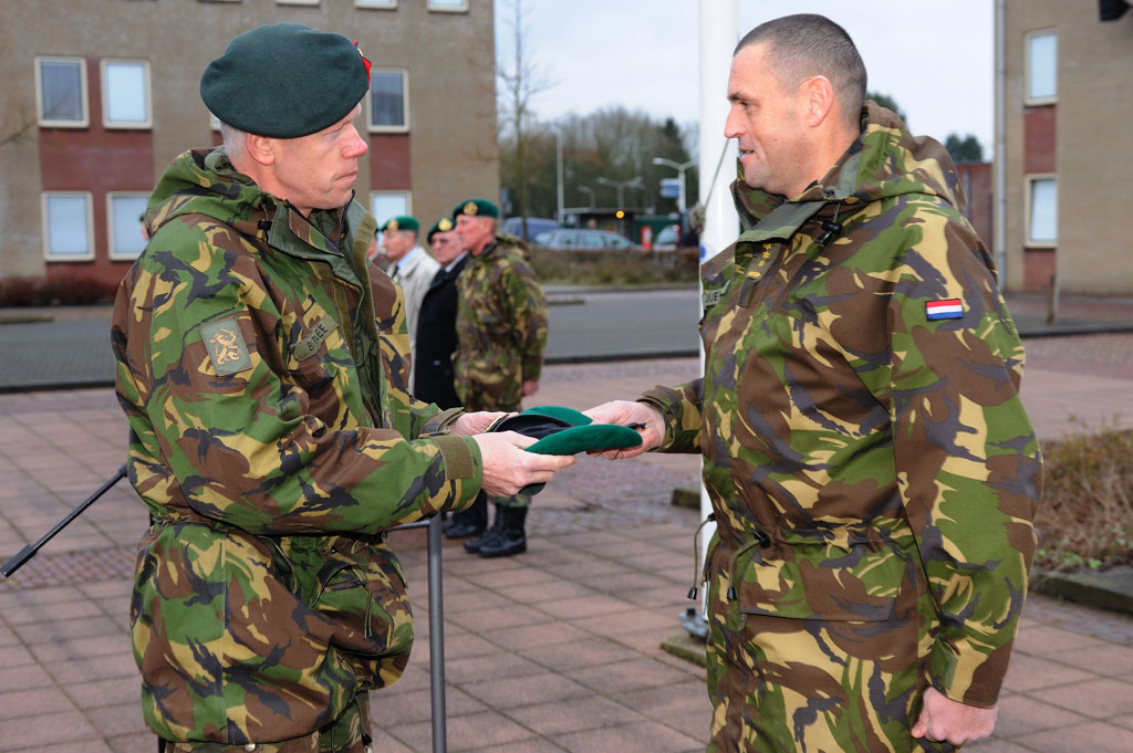 aansluiten werknemer uitvinding Commandant KCT ontvangt groene baret - Dutch Defence Press