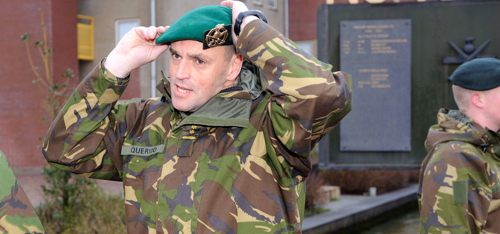 Canberra Veroveraar Ver weg Commandant KCT ontvangt groene baret - Dutch Defence Press