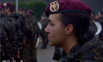 Jongste vrouwelijke rode baret