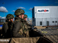 Reservisten oefenen buiten de poort